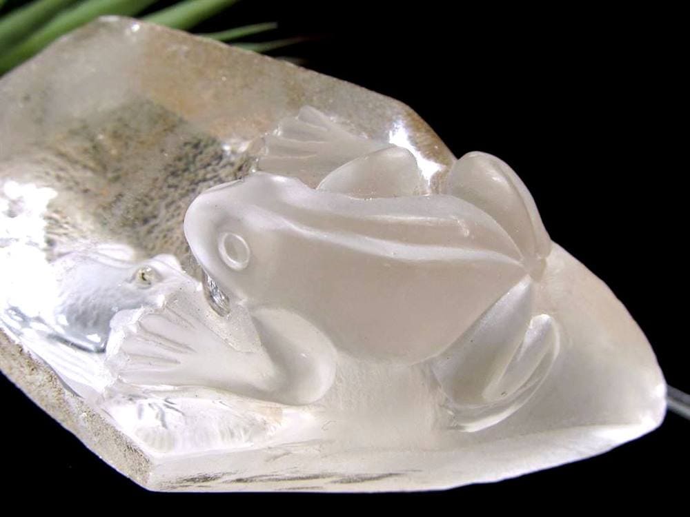 縁起物 蛙 カエル 天然水晶 置物