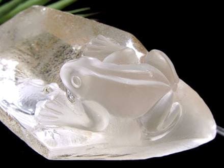 縁起物 蛙 カエル 天然水晶 置物