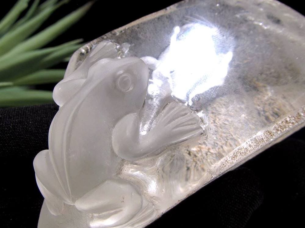 縁起物 蛙 カエル 天然水晶 置物