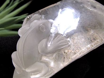 縁起物 蛙 カエル 天然水晶 置物