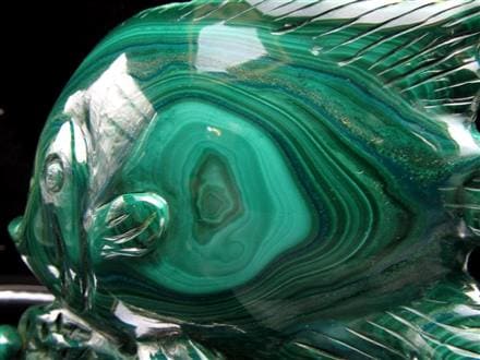 ディスカス 置物 マラカイト 熱帯魚の王様 彫刻