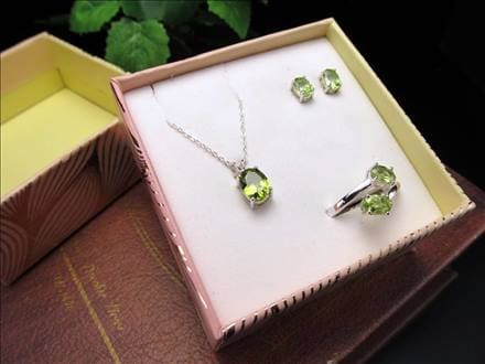 ペリドット かんらん石 ネックレス 指輪 ピアス