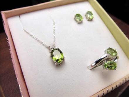 ペリドット かんらん石 ネックレス 指輪 ピアス