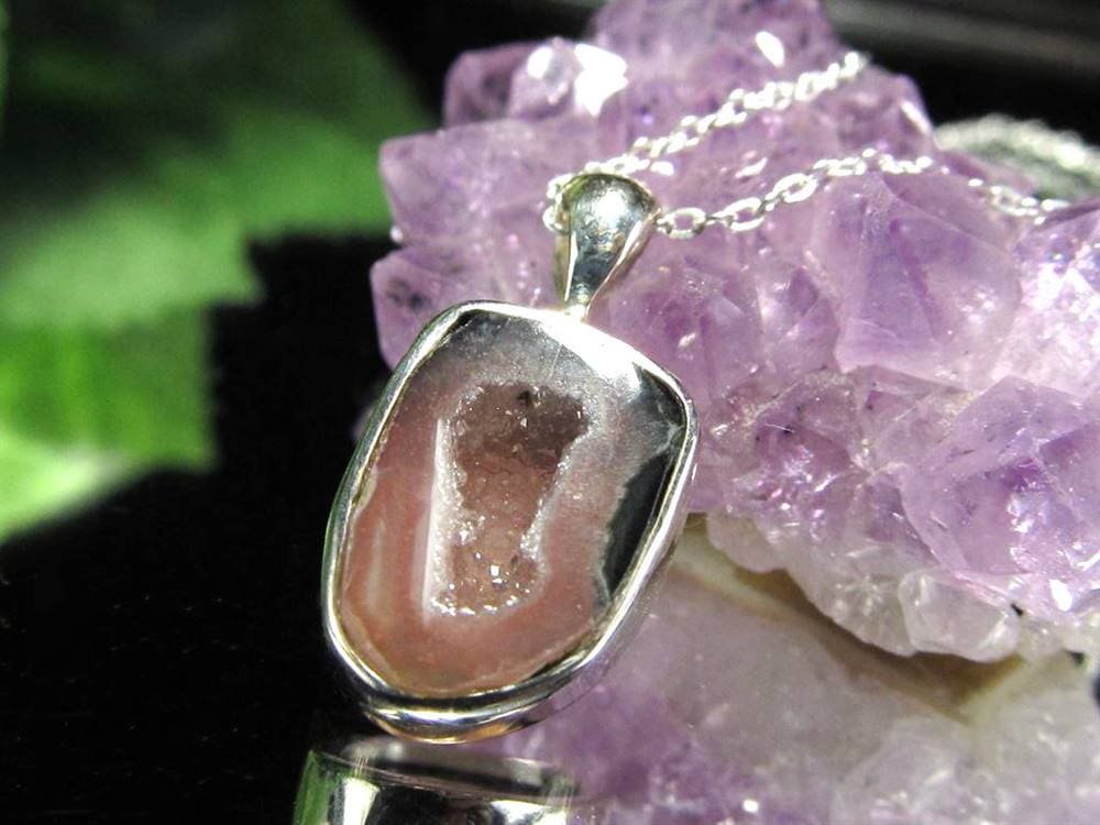 アゲート 瑪瑙 ジオード トレジャーメノウ 晶洞 ペンダントトップ