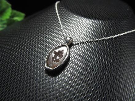 アゲート 瑪瑙 ジオード トレジャーメノウ 晶洞 ペンダントトップ