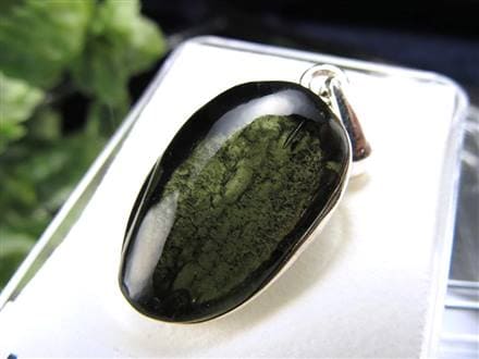 モルダバイト モルダウ石 テクタイト ペンダント アクセサリー
