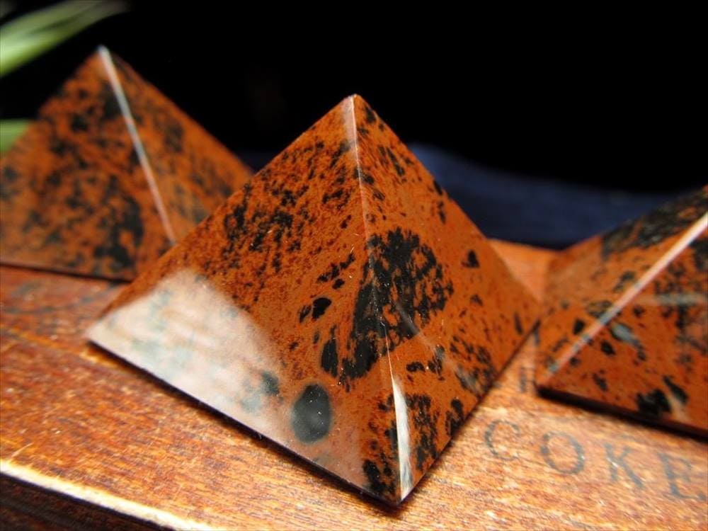 オブシディアン マホガニー ブラウン ピラミッド 置物