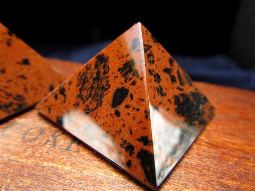 オブシディアン マホガニー ブラウン ピラミッド 置物