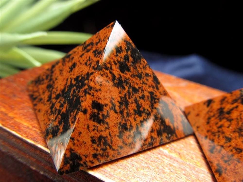 オブシディアン マホガニー ブラウン ピラミッド 置物