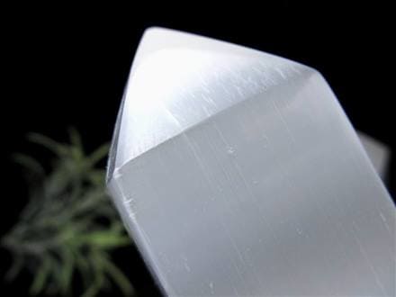 セレナイト ジプサム 透石膏 聖母マリアのガラス キャッツアイ