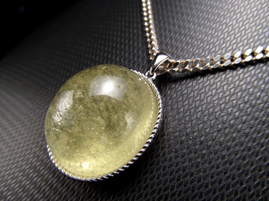 リビアングラス