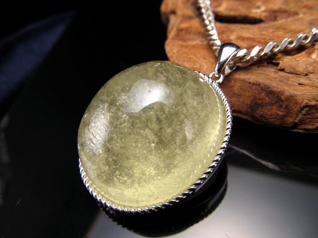 リビアングラス