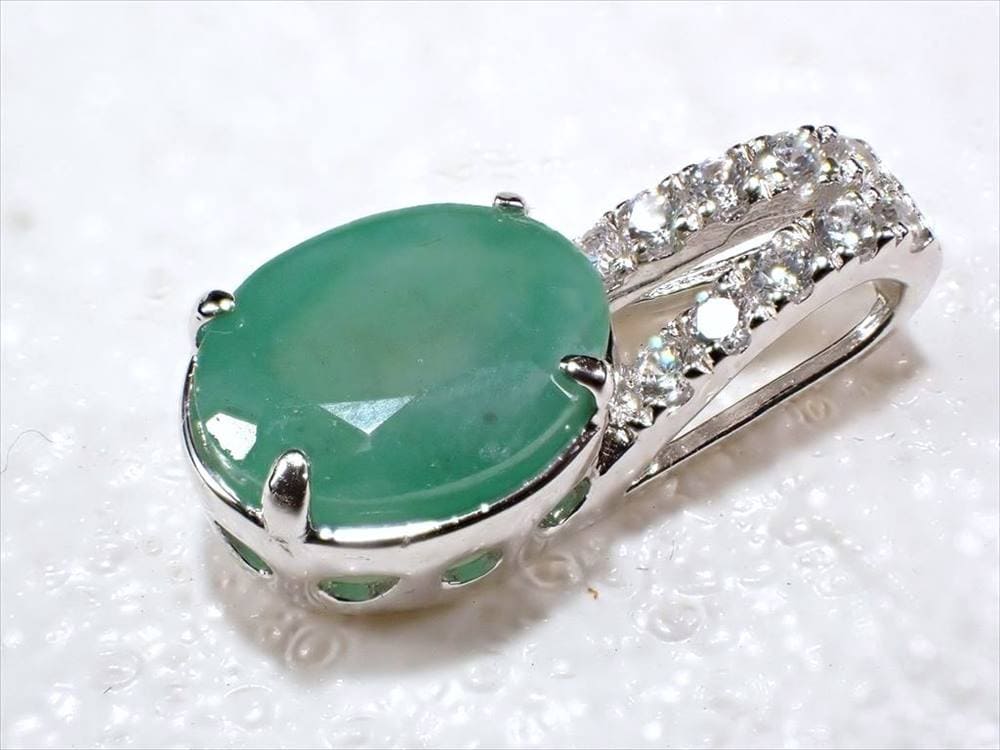 エメラルド 宝石 5月の誕生石 ペンダント アクセサリー