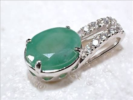 エメラルド 宝石 5月の誕生石 ペンダント アクセサリー