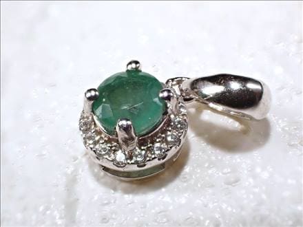 エメラルド 宝石 5月の誕生石 ペンダント アクセサリー