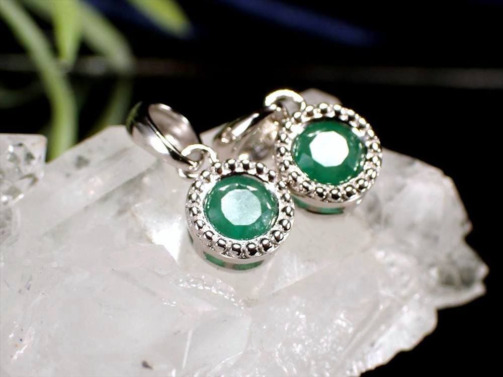 エメラルド 宝石 5月の誕生石 ペンダント アクセサリー