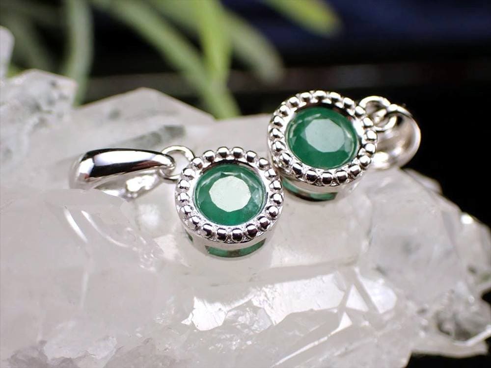 エメラルド 宝石 5月の誕生石 ペンダント アクセサリー