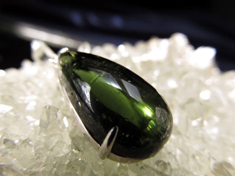 モルダバイト モルダウ石 テクタイト ペンダント アクセサリー