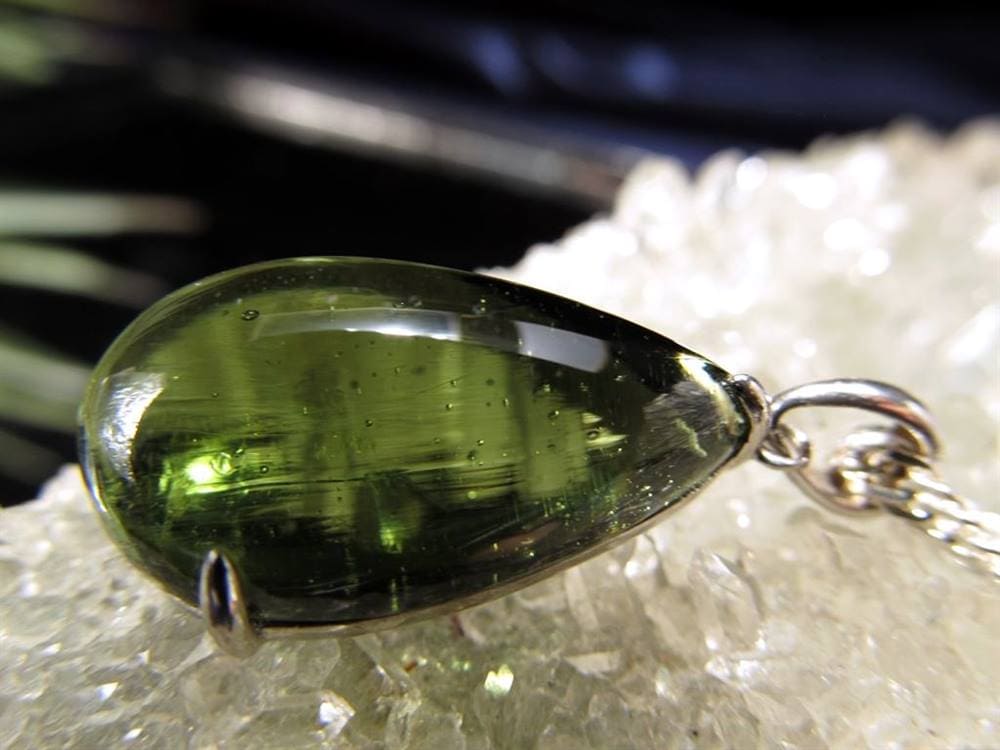 モルダバイト モルダウ石 テクタイト ペンダント アクセサリー