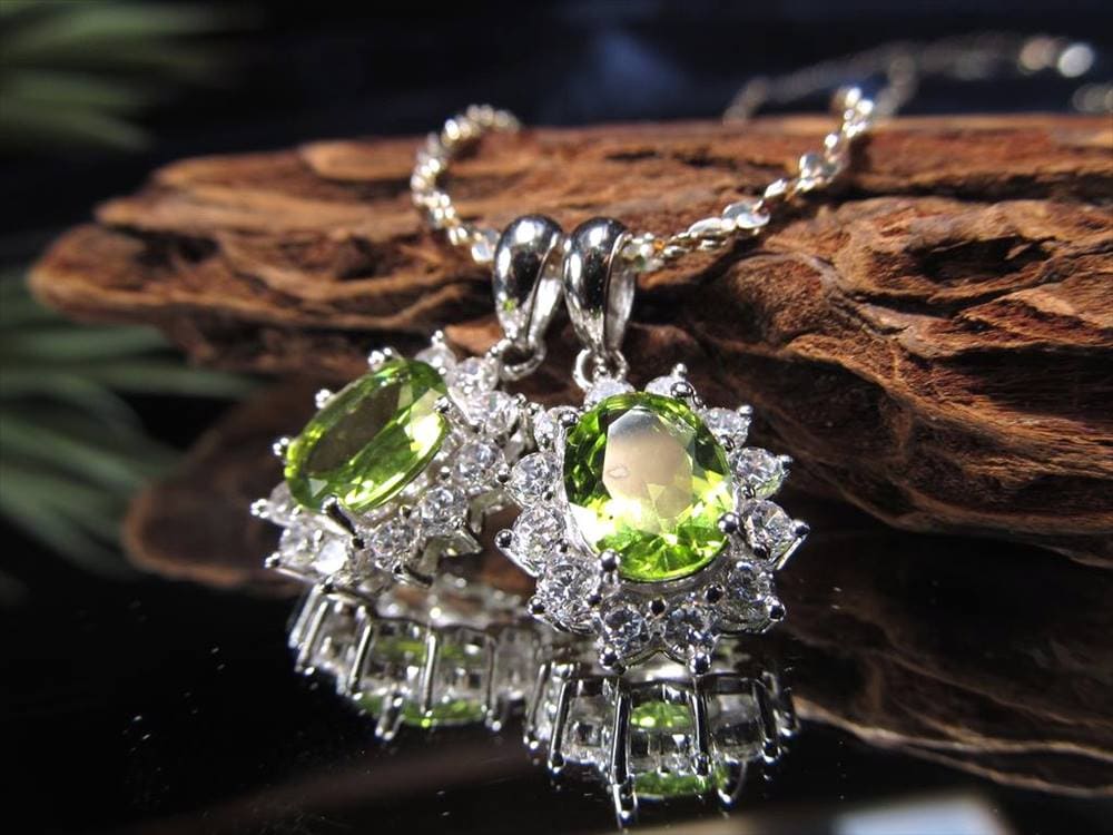 ペリドット かんらん石 ペンダントトップ アクセサリー ハワイアンダイヤモンド