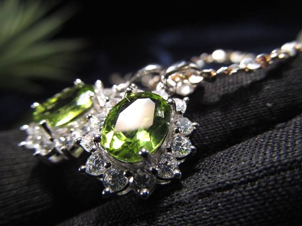 ペリドット かんらん石 ペンダントトップ アクセサリー ハワイアンダイヤモンド
