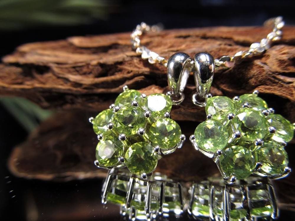 ペリドット かんらん石 ペンダントトップ アクセサリー ハワイアンダイヤモンド