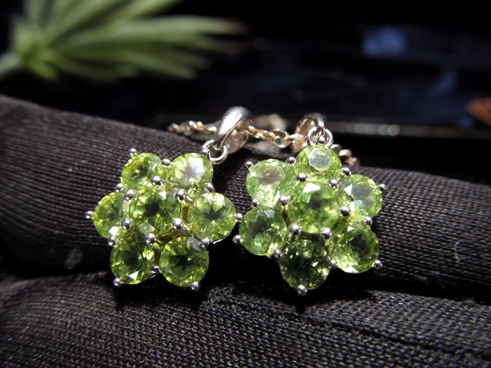 ペリドット かんらん石 ペンダントトップ アクセサリー ハワイアンダイヤモンド