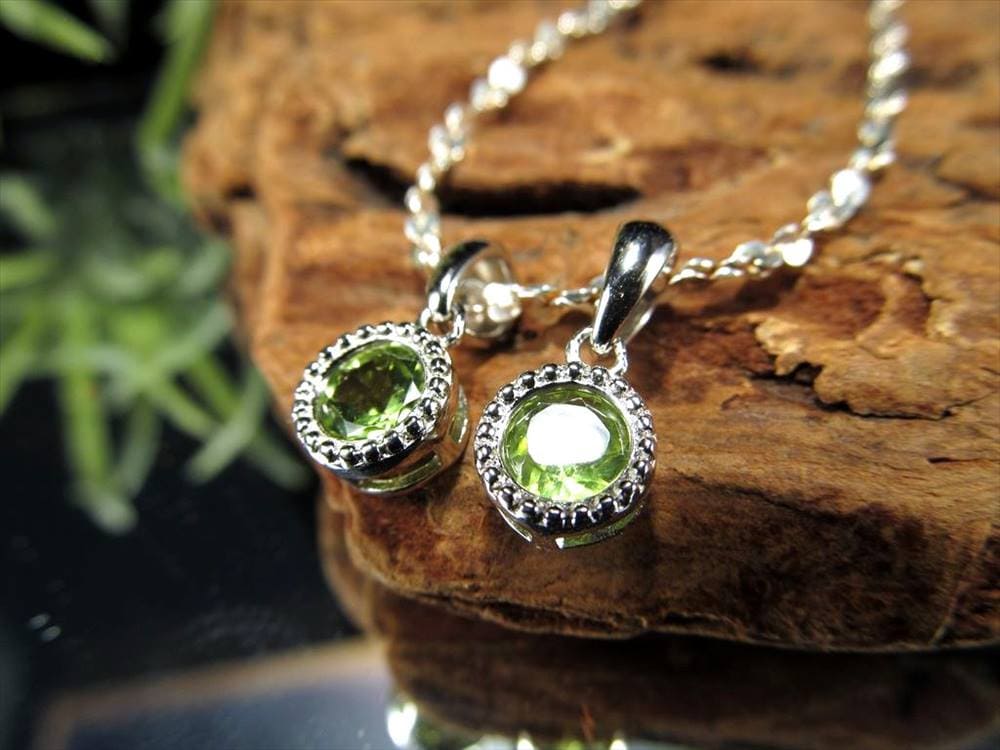 ペリドット かんらん石 ペンダントトップ アクセサリー ハワイアンダイヤモンド