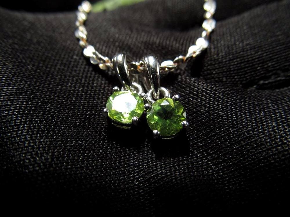 ペリドット かんらん石 ペンダントトップ アクセサリー ハワイアンダイヤモンド
