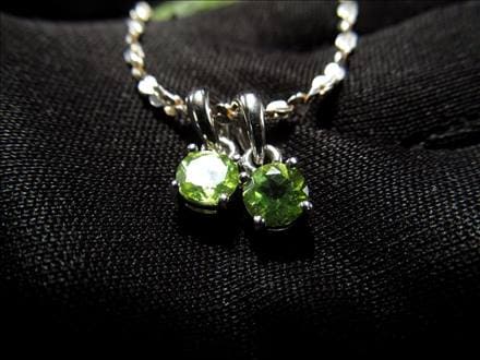 ペリドット かんらん石 ペンダントトップ アクセサリー ハワイアンダイヤモンド