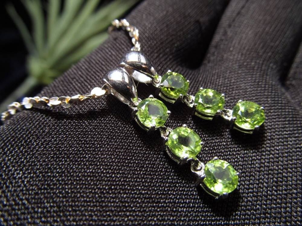 ペリドット かんらん石 ペンダントトップ アクセサリー ハワイアンダイヤモンド