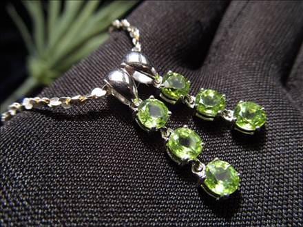 ペリドット かんらん石 ペンダントトップ アクセサリー ハワイアンダイヤモンド