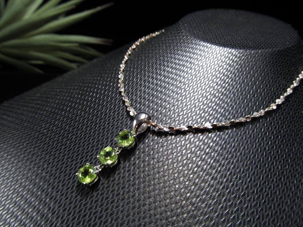 ペリドット かんらん石 ペンダントトップ アクセサリー ハワイアンダイヤモンド