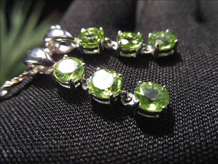 ペリドット かんらん石 ペンダントトップ アクセサリー ハワイアンダイヤモンド