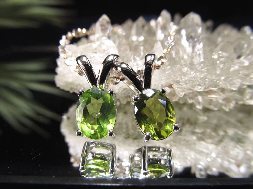 ペリドット かんらん石 ペンダントトップ アクセサリー ハワイアンダイヤモンド