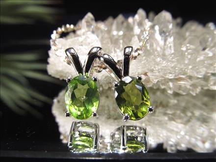 ペリドット かんらん石 ペンダントトップ アクセサリー ハワイアンダイヤモンド