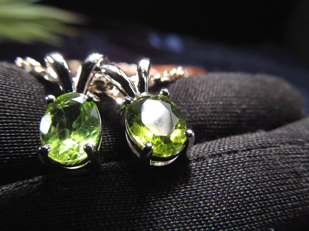 ペリドット かんらん石 ペンダントトップ アクセサリー ハワイアンダイヤモンド