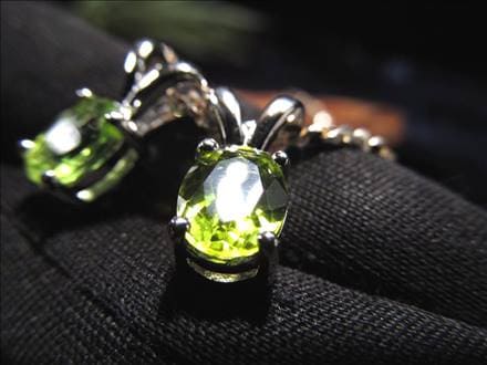 ペリドット かんらん石 ペンダントトップ アクセサリー ハワイアンダイヤモンド