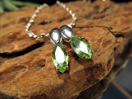 ペリドット かんらん石 ペンダントトップ アクセサリー ハワイアンダイヤモンド