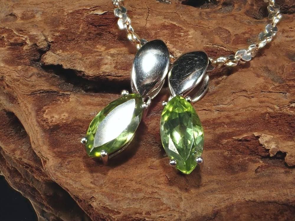 ペリドット かんらん石 ペンダントトップ アクセサリー ハワイアンダイヤモンド