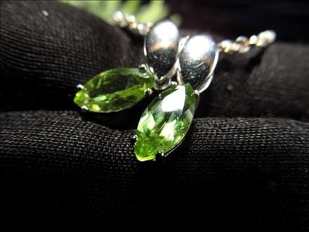 ペリドット かんらん石 ペンダントトップ アクセサリー ハワイアンダイヤモンド