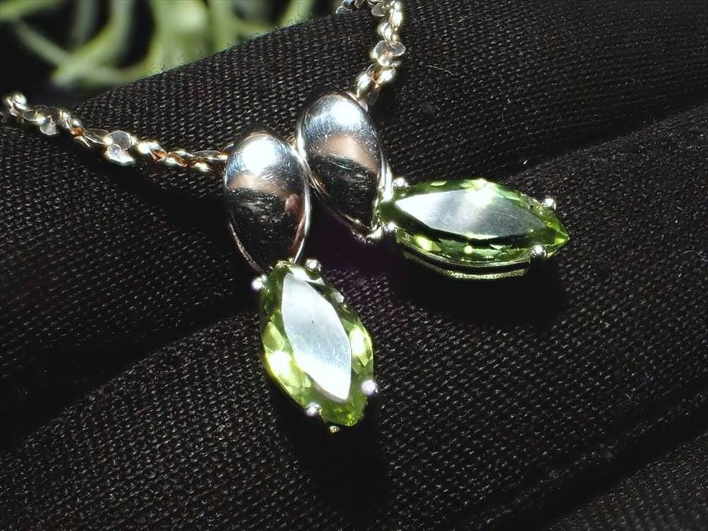 ペリドット かんらん石 ペンダントトップ アクセサリー ハワイアンダイヤモンド