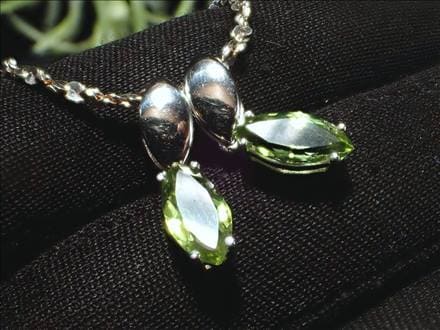 ペリドット かんらん石 ペンダントトップ アクセサリー ハワイアンダイヤモンド