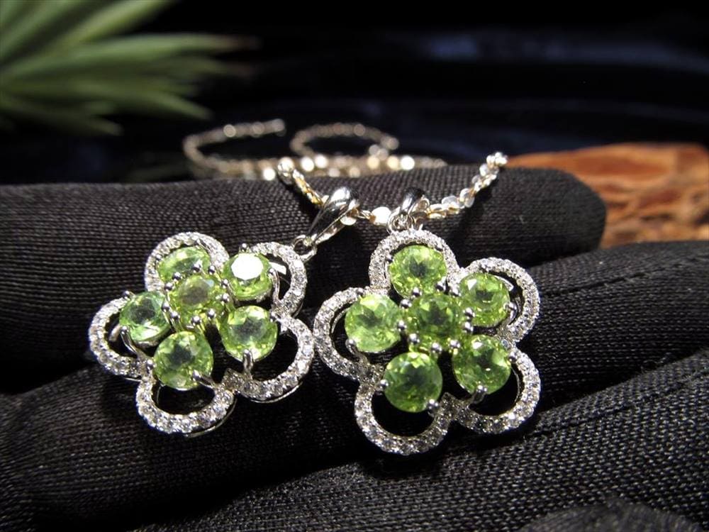 ペリドット かんらん石 ペンダントトップ アクセサリー ハワイアンダイヤモンド