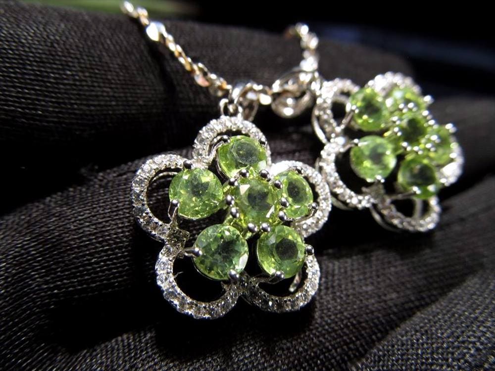 ペリドット かんらん石 ペンダントトップ アクセサリー ハワイアンダイヤモンド