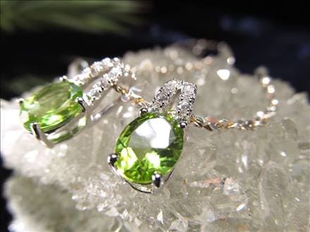 ペリドット かんらん石 ペンダントトップ アクセサリー ハワイアンダイヤモンド