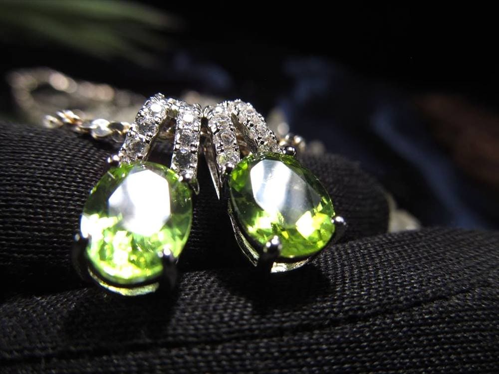 ペリドット かんらん石 ペンダントトップ アクセサリー ハワイアンダイヤモンド