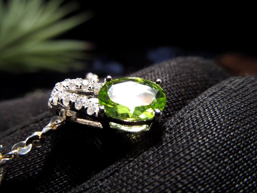 ペリドット かんらん石 ペンダントトップ アクセサリー ハワイアンダイヤモンド