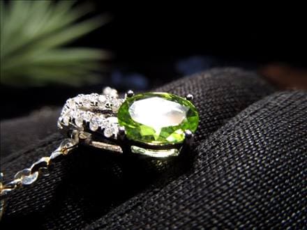 ペリドット かんらん石 ペンダントトップ アクセサリー ハワイアンダイヤモンド