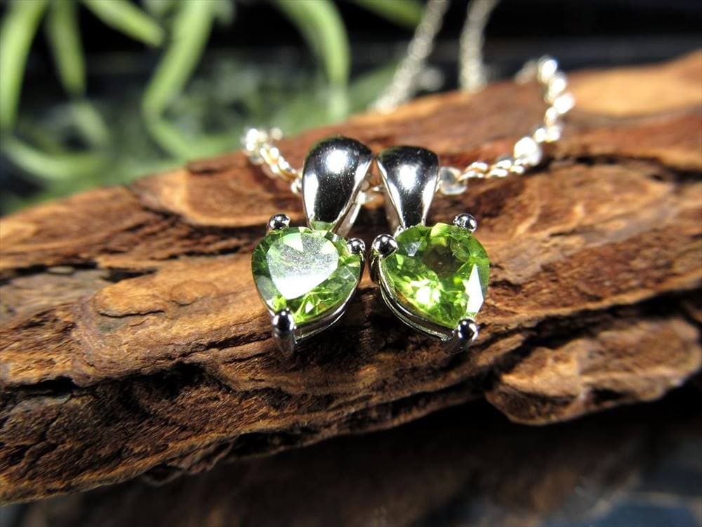 ペリドット かんらん石 ペンダントトップ アクセサリー ハワイアンダイヤモンド